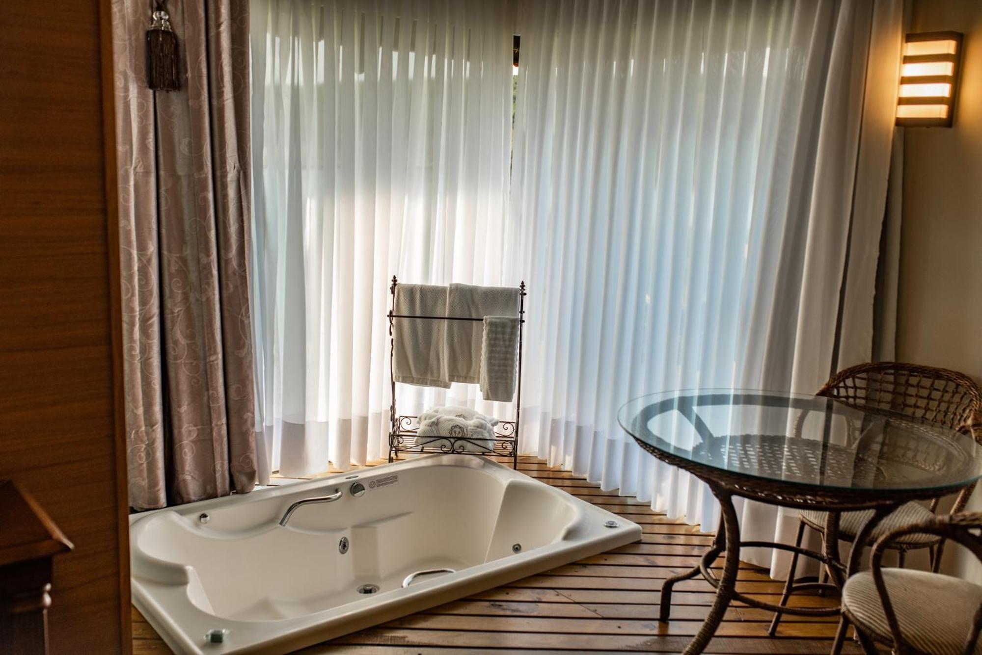 Vira Charme Resort Fernandes Pinheiro Exterior photo